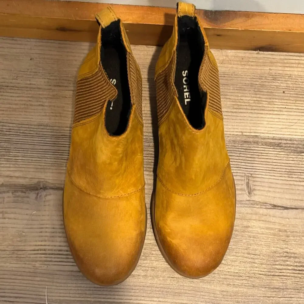 Sorel Joan of Arctic Wedge II Chelsea Boot in Camel - size 7